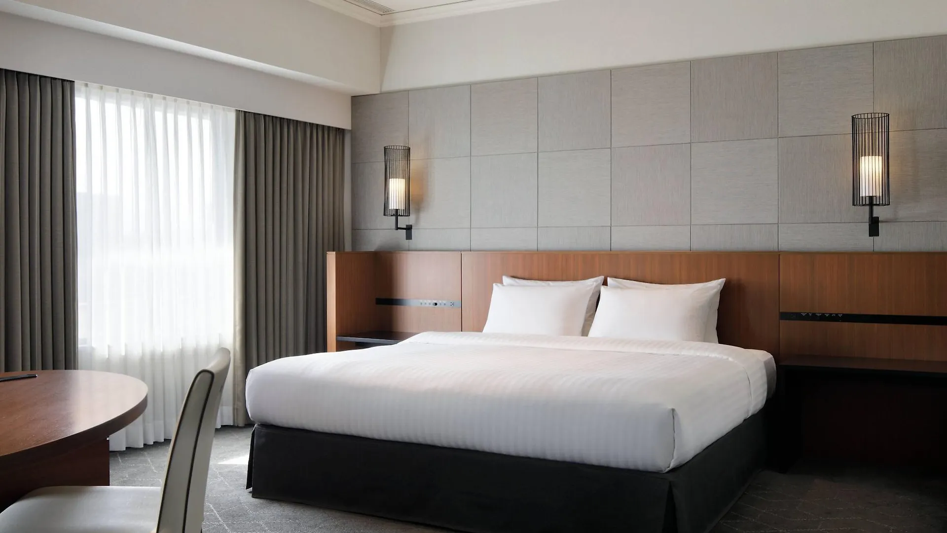 Отель Courtyard By Marriott Shin-Osaka Station 5*, Осака