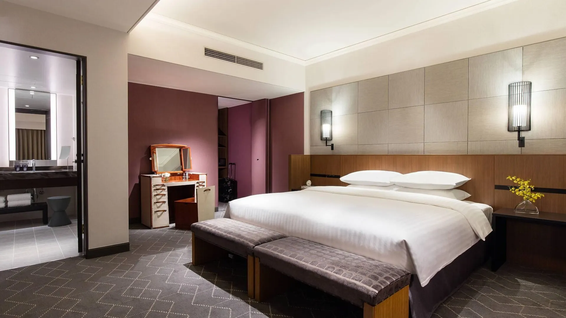 Отель Courtyard By Marriott Shin-Osaka Station 5*, Осака