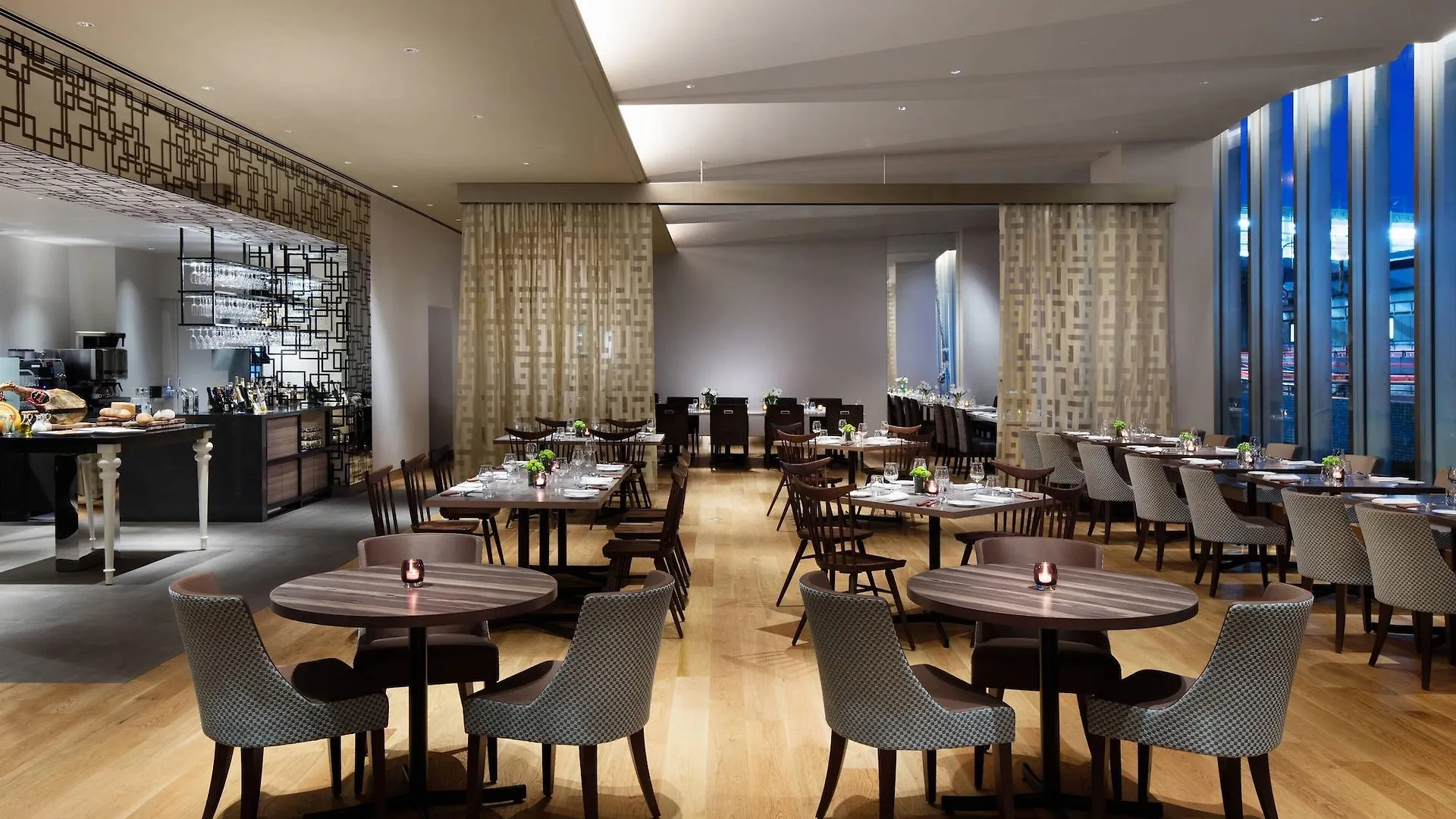 Отель Courtyard By Marriott Shin-Osaka Station  Осака