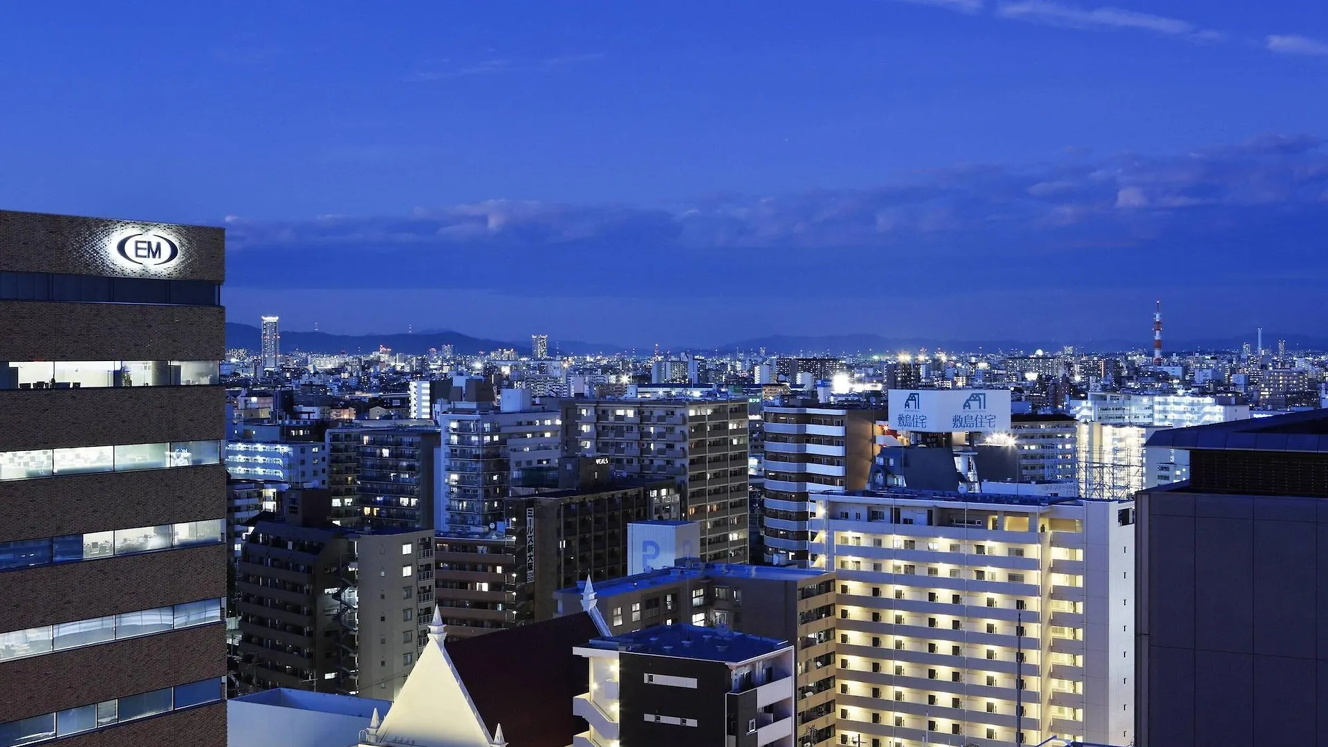 Отель Courtyard By Marriott Shin-Osaka Station