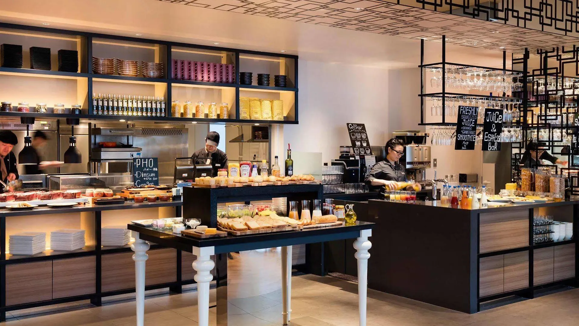 Отель Courtyard By Marriott Shin-Osaka Station