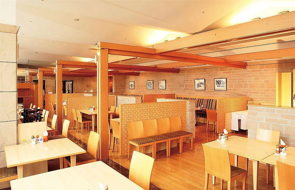 Отель Courtyard By Marriott Shin-Osaka Station